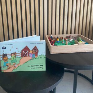 Sensorische box lente + boekje + bundels + audioversies + vertalingen + lege achtergronden (met speeltray)
